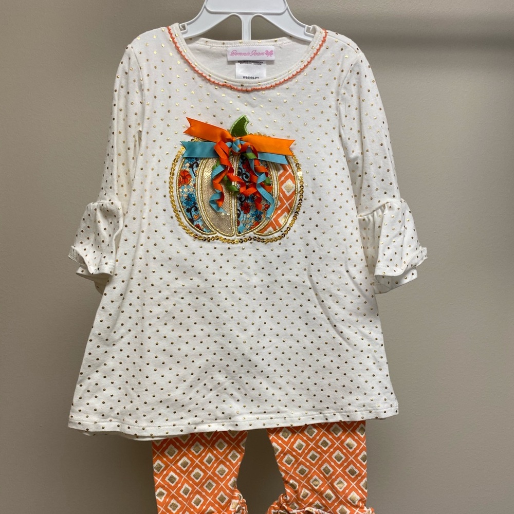 Matching set for 3T girl. Designer is Bonnie Jean.